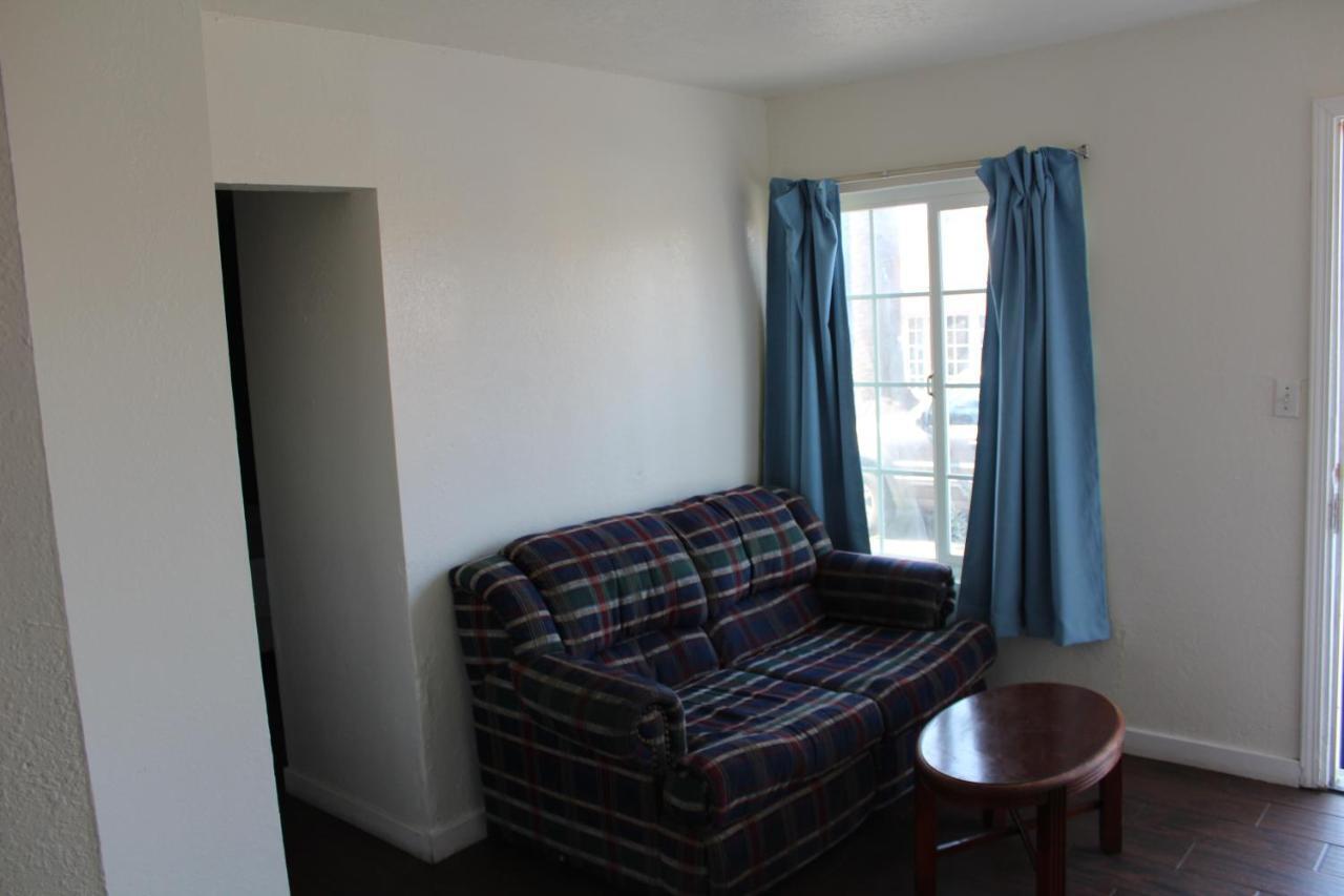 Oceanside Inn & Suites エクステリア 写真